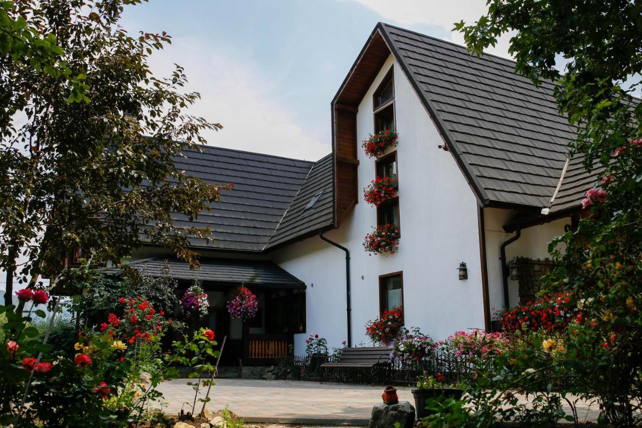 Hotel Casa Baciu Fundu Moldovei Exterior foto